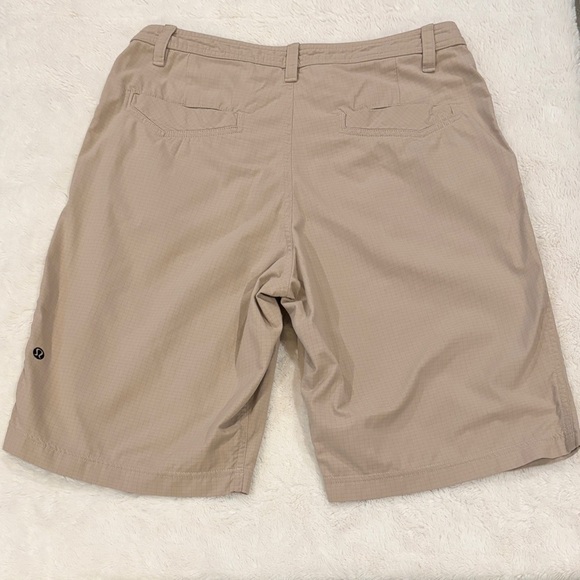 Lululemon 32 Tag Actual 30x10 Men’s Ripstop Active Performance Beige Tan Shorts - Picture 3 of 6